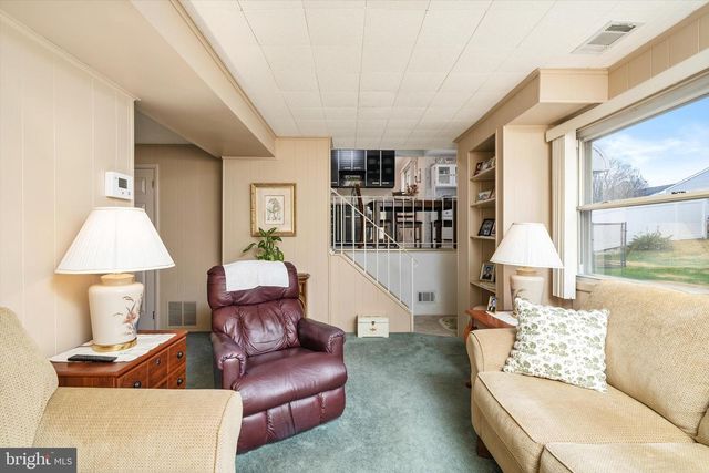 35 WESLEYAN DR, Hamilton, NJ 08690