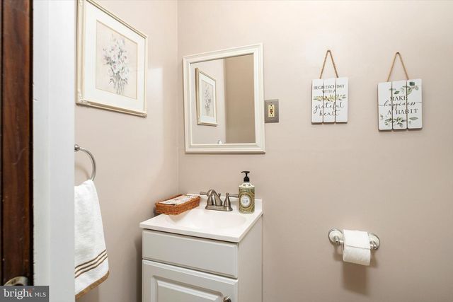 35 WESLEYAN DR, Hamilton, NJ 08690