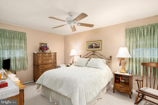 35 WESLEYAN DR, Hamilton, NJ 08690