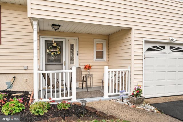 35 WESLEYAN DR, Hamilton, NJ 08690