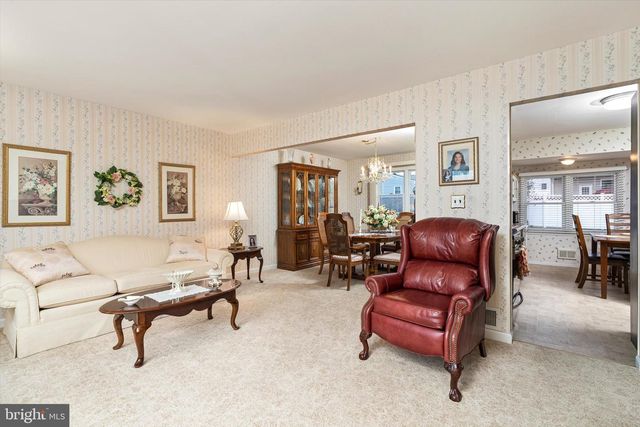 35 WESLEYAN DR, Hamilton, NJ 08690