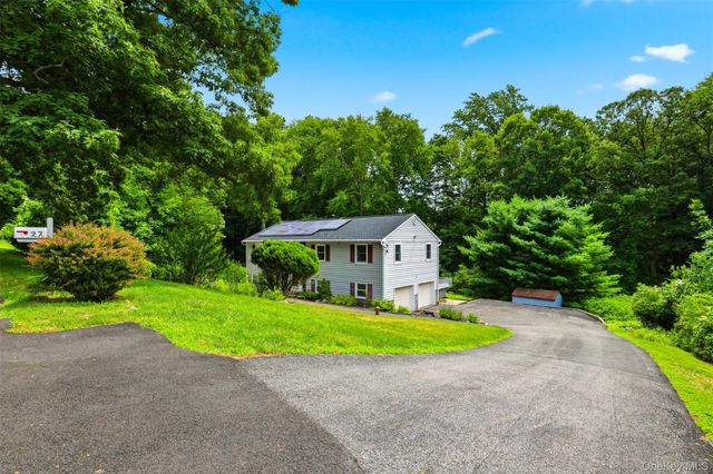 27 Casse Court, Mahopac, NY 10541
