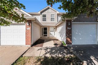 913 SW Peach Tree Lane, Blue Springs, MO 64064