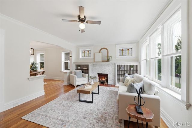 4945 Sutherland Avenue, St Louis, MO 63109