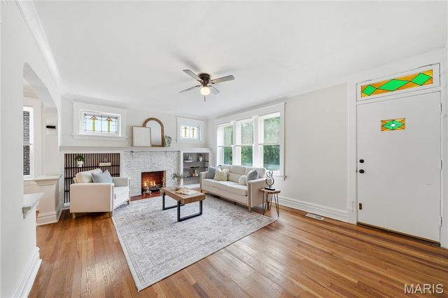 4945 Sutherland Avenue, St Louis, MO 63109