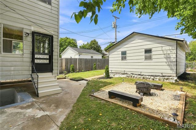 4945 Sutherland Avenue, St Louis, MO 63109