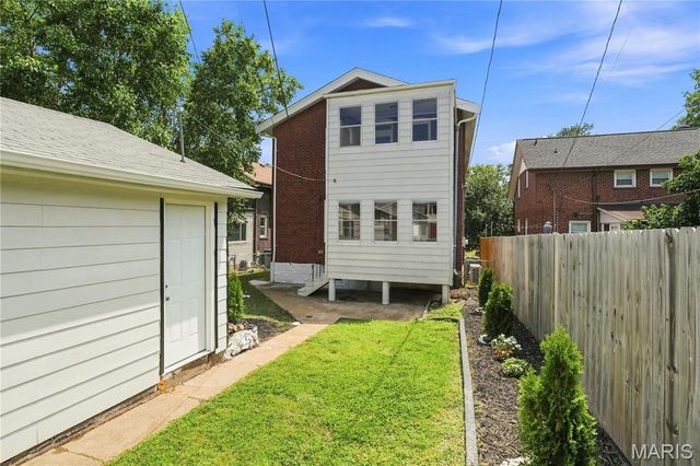 4945 Sutherland Avenue, St Louis, MO 63109