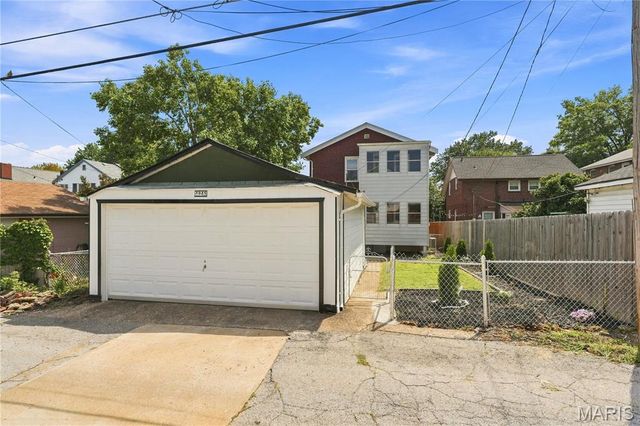 4945 Sutherland Avenue, St Louis, MO 63109