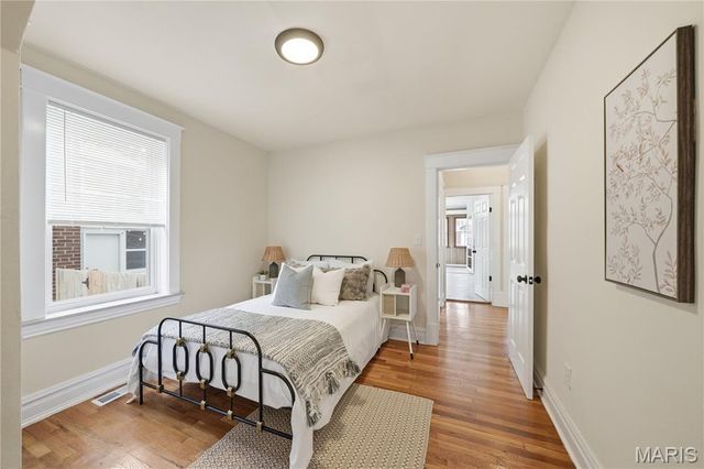 4945 Sutherland Avenue, St Louis, MO 63109