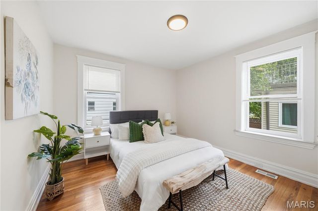 4945 Sutherland Avenue, St Louis, MO 63109
