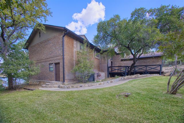 8550 Lakewood Drive, Brownwood, TX 76801
