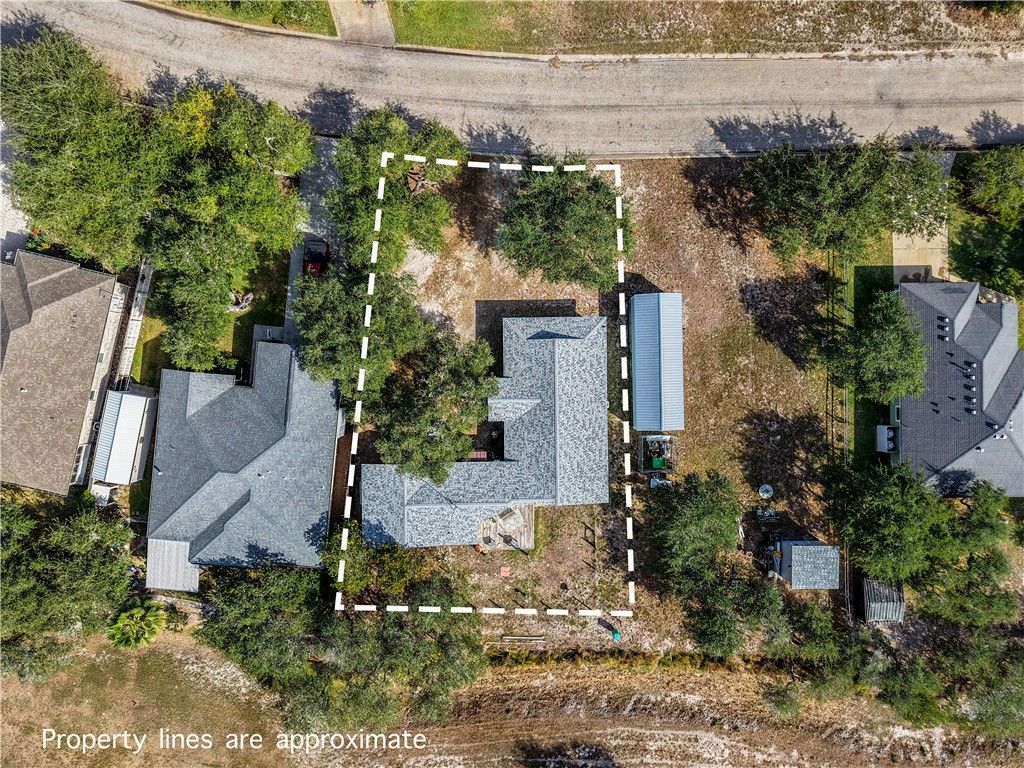 5 Circle Lake Dr, Rockport, TX 78382 — photo 2