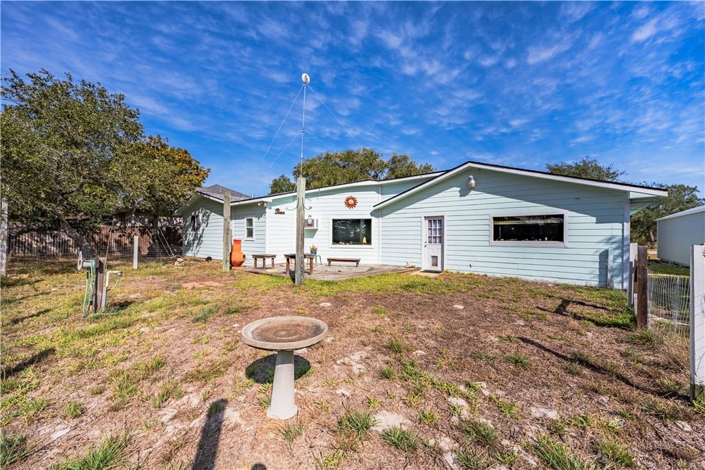 5 Circle Lake Dr, Rockport, TX 78382 — photo 3