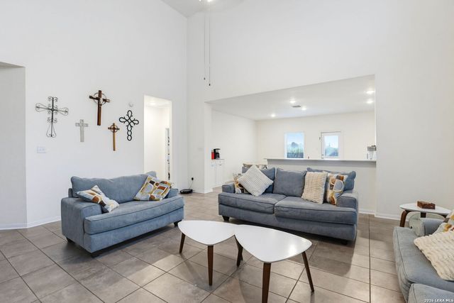 3813 Annalise Ave, Seguin, TX 78155
