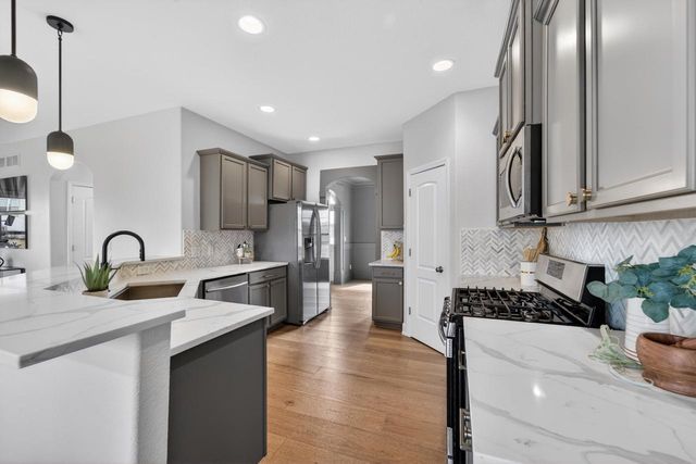 9483 Ashbury LANE, Pleasant Prairie, WI 53158