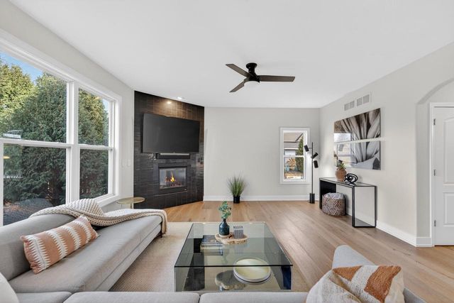 9483 Ashbury LANE, Pleasant Prairie, WI 53158