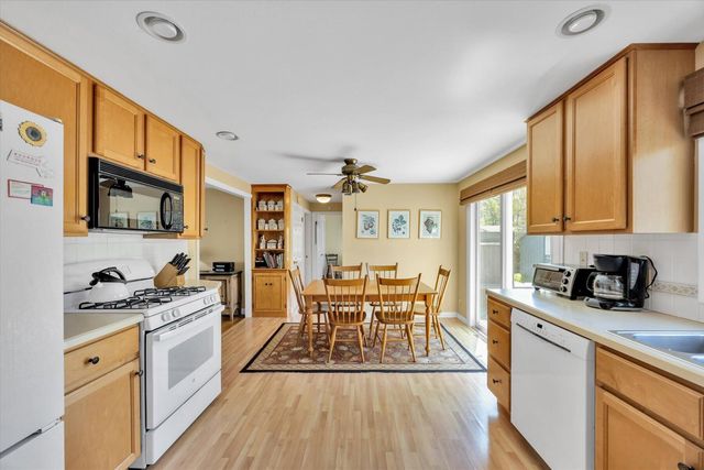 27 Sandpiper Circle, Teaticket, MA 02536