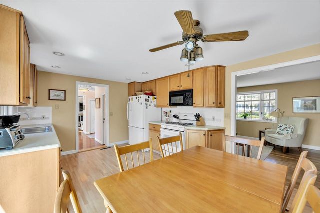 27 Sandpiper Circle, Teaticket, MA 02536