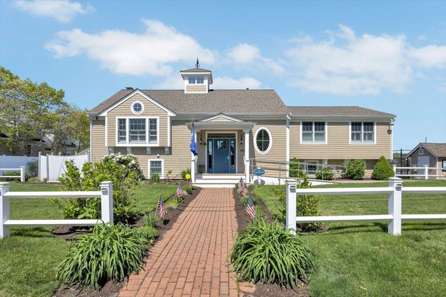 27 Sandpiper Circle, Teaticket, MA 02536