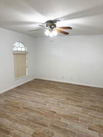 106 Pepper Tree Crescent, Royal Palm Beach, FL 33411