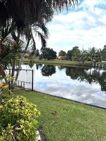 106 Pepper Tree Crescent, Royal Palm Beach, FL 33411