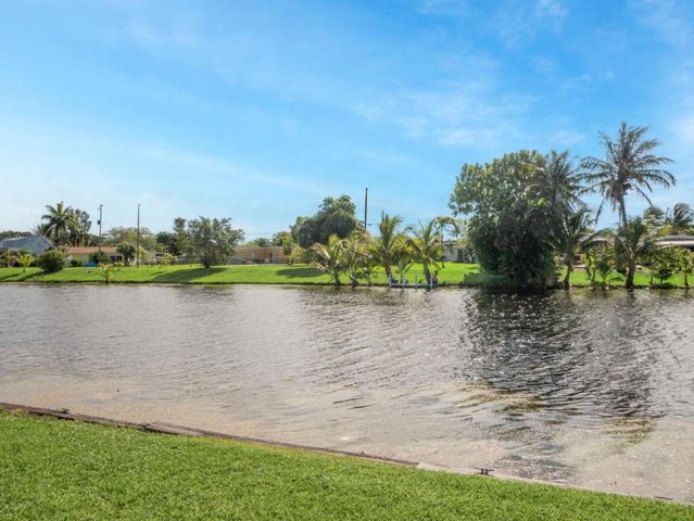 106 Pepper Tree Crescent, Royal Palm Beach, FL 33411