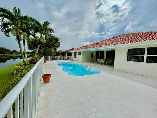 106 Pepper Tree Crescent, Royal Palm Beach, FL 33411