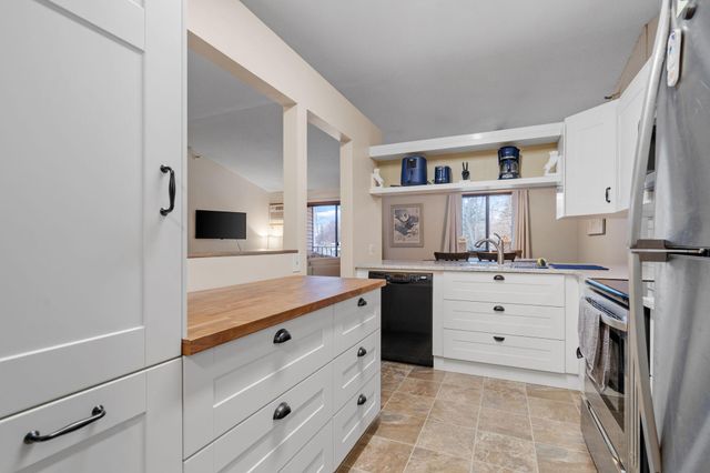 4151 Boone Avenue N 203, New Hope, MN 55427