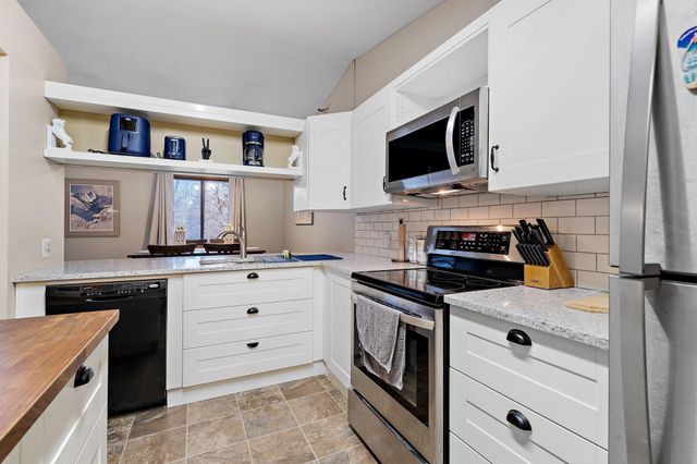 4151 Boone Avenue N 203, New Hope, MN 55427