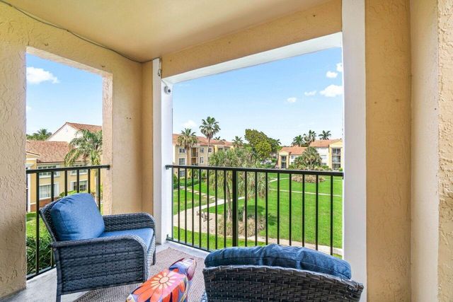 157 Yacht Club Way, Hypoluxo, FL 33462