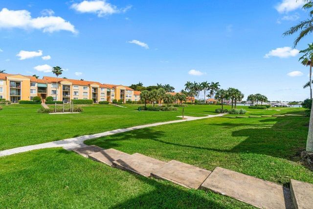 157 Yacht Club Way, Hypoluxo, FL 33462