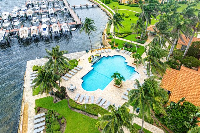 157 Yacht Club Way, Hypoluxo, FL 33462