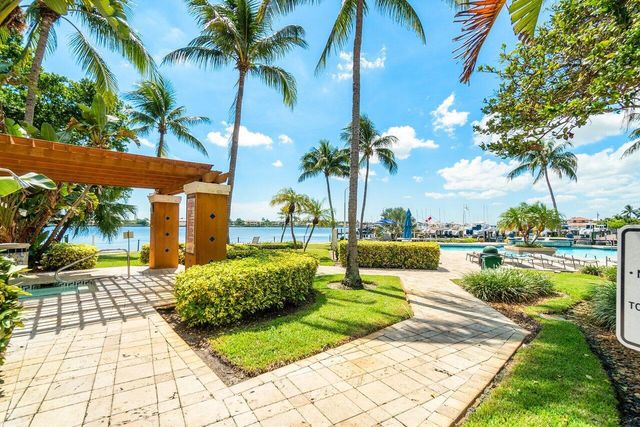 157 Yacht Club Way, Hypoluxo, FL 33462