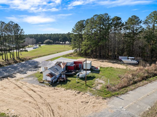 1042 Bethera Road, Bonneau, SC 29431