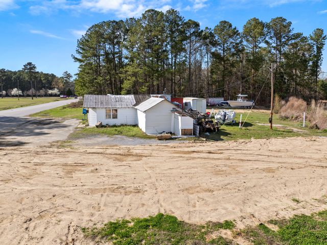 1042 Bethera Road, Bonneau, SC 29431