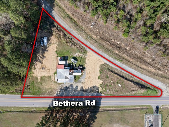1042 Bethera Road, Bonneau, SC 29431