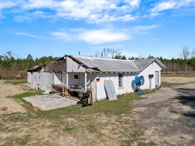 1042 Bethera Road, Bonneau, SC 29431