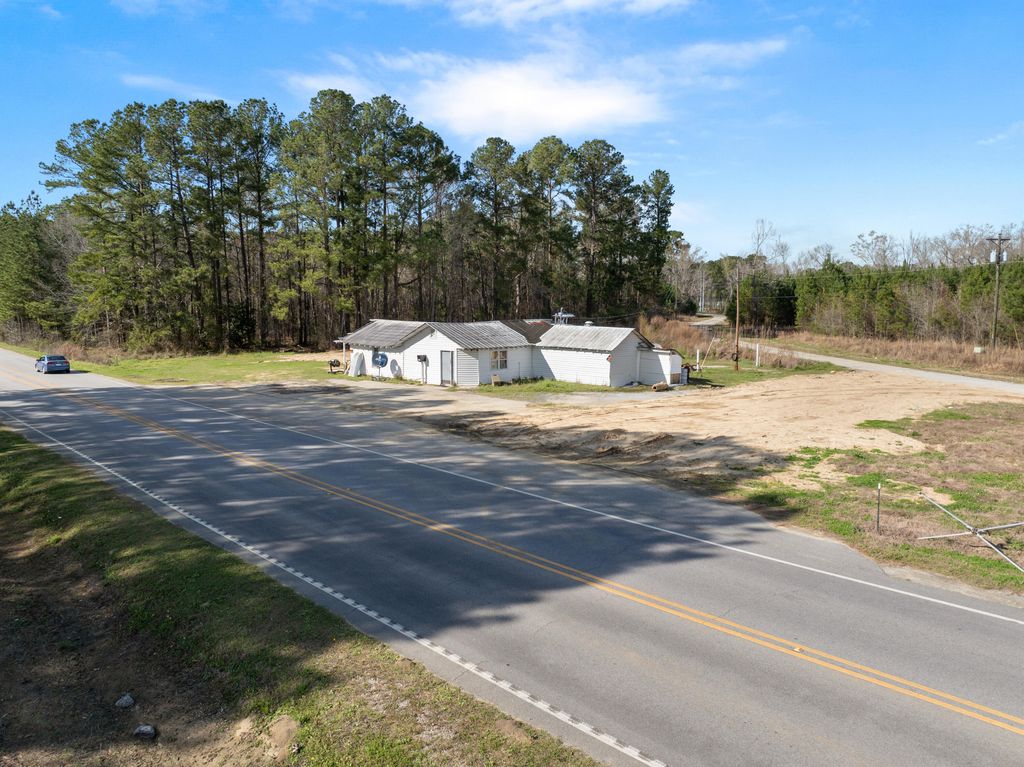 Image 12 of property listing at 1042 Bethera Road, Bonneau, SC 29431