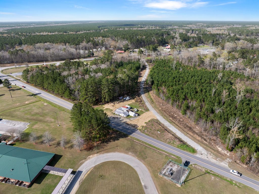 Image 3 of property listing at 1042 Bethera Road, Bonneau, SC 29431