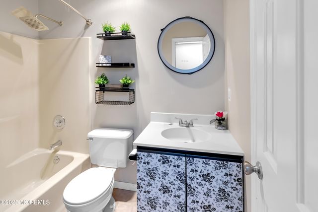 28 Melrose Drive 7C, Toms River, NJ 08753