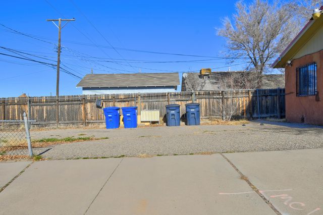 1423 Edith Boulevard SE, Albuquerque, NM 87102