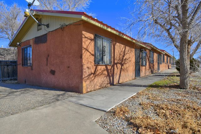 1423 Edith Boulevard SE, Albuquerque, NM 87102