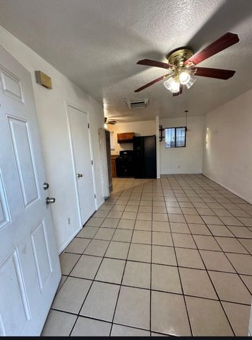 1423 Edith Boulevard SE, Albuquerque, NM 87102