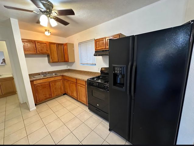 1423 Edith Boulevard SE, Albuquerque, NM 87102