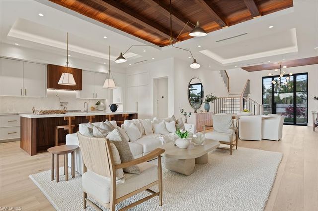 1199 12th ST N, Naples, FL 34102