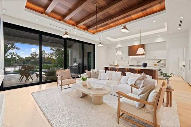 1199 12th ST N, Naples, FL 34102