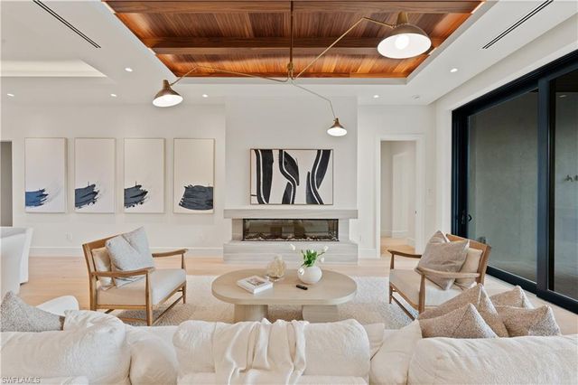 1199 12th ST N, Naples, FL 34102