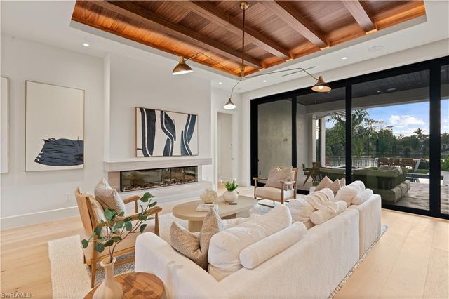 1199 12th ST N, Naples, FL 34102