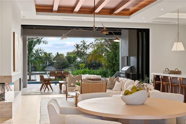 1199 12th ST N, Naples, FL 34102