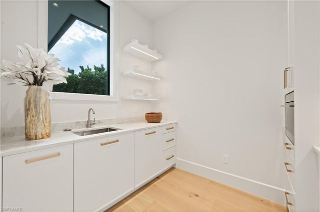 1199 12th ST N, Naples, FL 34102